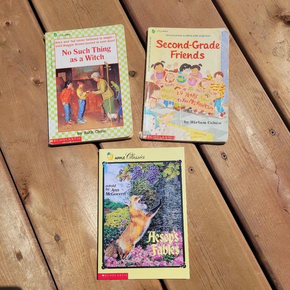 Little Apple Vintage Scholastic Books Bundle of 3 - Picture 2 of 16